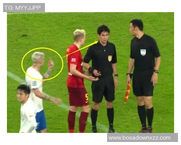 恐遭罚?蓉城球迷朝河南外援竖中指+学猴叫致其溃散!竞赛险中止 恐遭罚?蓉城球迷朝河南外援竖中指+学猴叫致其溃散!竞赛险中止